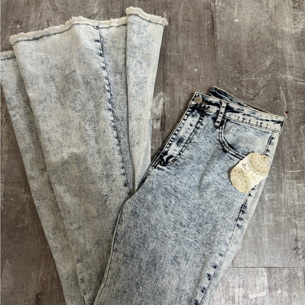 Altar’d State Women’s Acid Washed Jeans